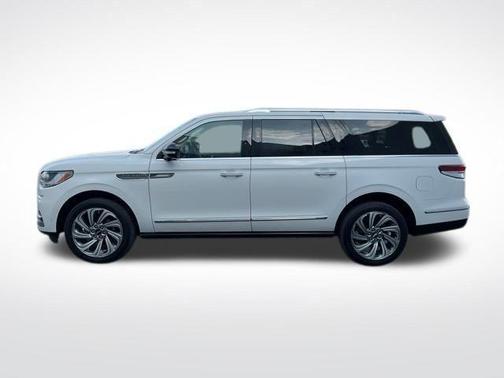 2023 Lincoln Navigator L Reserve
