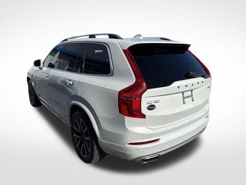 2019 Volvo XC90 T6 Momentum