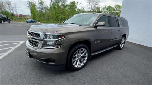Photo 4 of 27 of 2016 Chevrolet Suburban LT