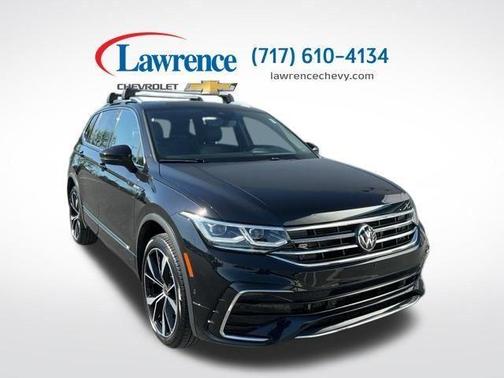 Deep Black Pearl Effect 2024 Volkswagen Tiguan 2.0T SEL R-Line