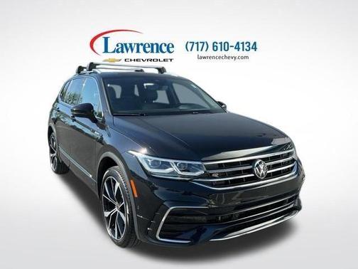 Deep Black Pearl Effect 2024 Volkswagen Tiguan 2.0T SEL R-Line