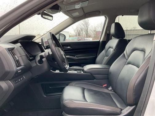 Silver 2023 Nissan Pathfinder SL