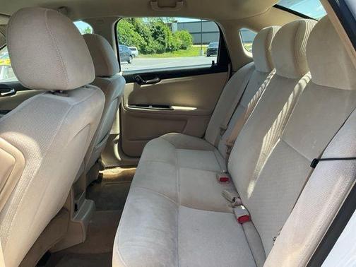 Summit White 2011 Chevrolet Impala LT
