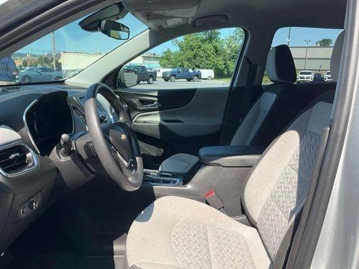 Silver Ice Metallic 2022 Chevrolet Equinox LS