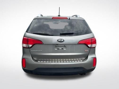 Gray 2015 Kia Sorento LX