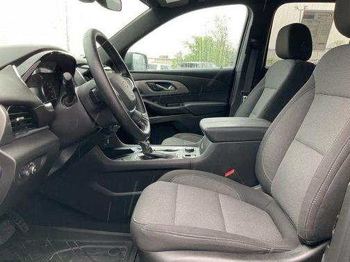 Silver Sage Metallic 2023 Chevrolet Traverse LT Cloth