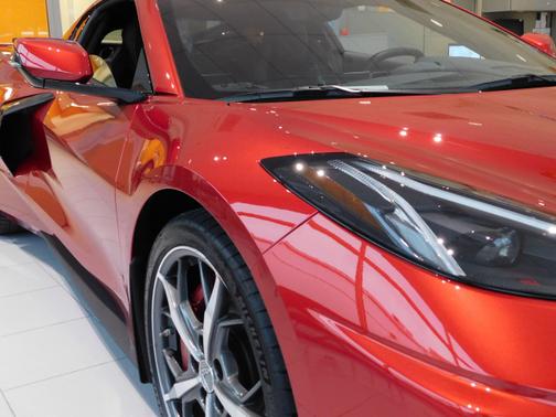 Photo 3 of 3 of 2021 Chevrolet Corvette