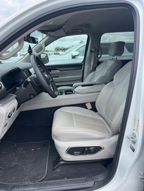 Bright White Clearcoat 2024 Jeep Wagoneer L Series II