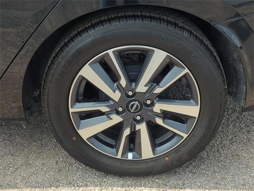 2023 Nissan Versa 1.6 SV