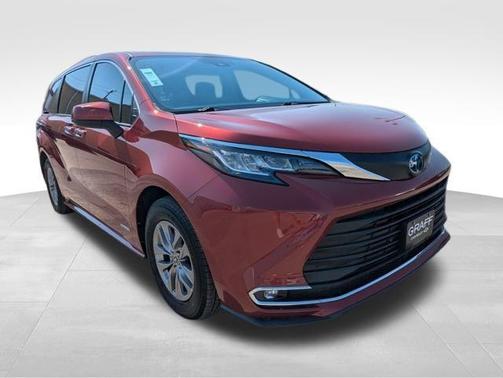 2021 Toyota Sienna XLE 8 Passenger