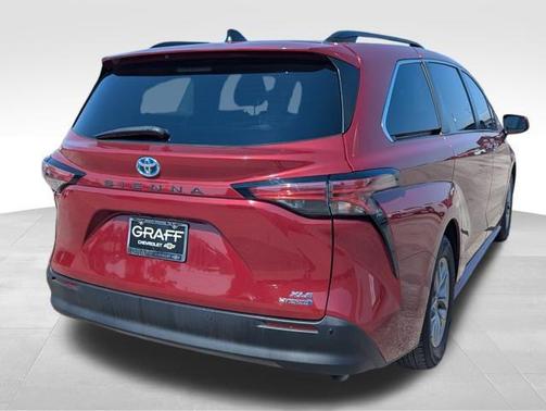 2021 Toyota Sienna XLE 8 Passenger