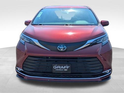 2021 Toyota Sienna XLE 8 Passenger