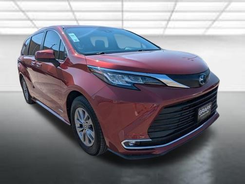 2021 Toyota Sienna XLE 8 Passenger