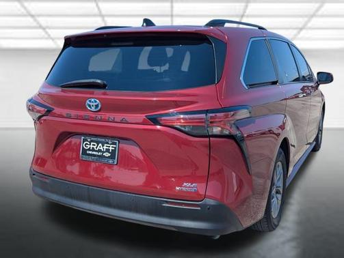2021 Toyota Sienna XLE 8 Passenger