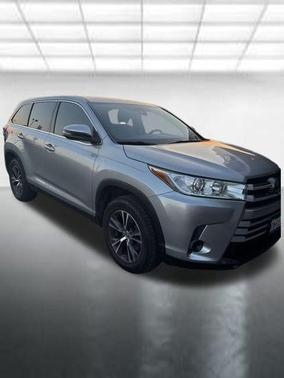 2019 Toyota Highlander LE I4