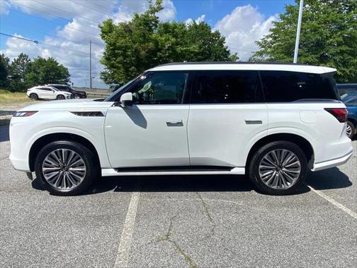 2025 INFINITI QX80 Luxe