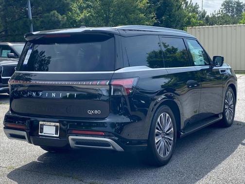 2025 INFINITI QX80 Luxe