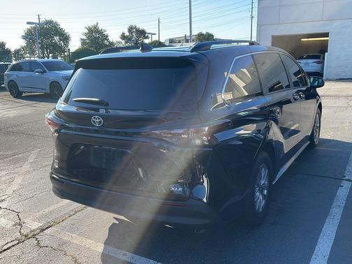 2025 Toyota Sienna XLE 8 Passenger