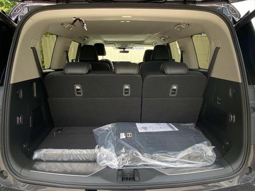 2025 INFINITI QX80 PURE