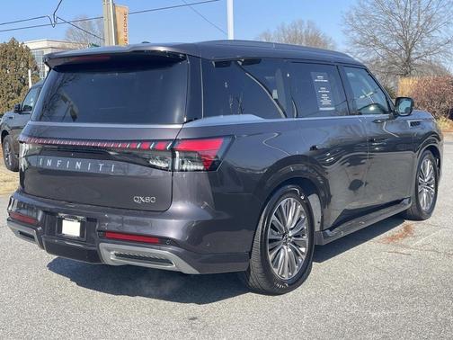 2025 INFINITI QX80 Luxe