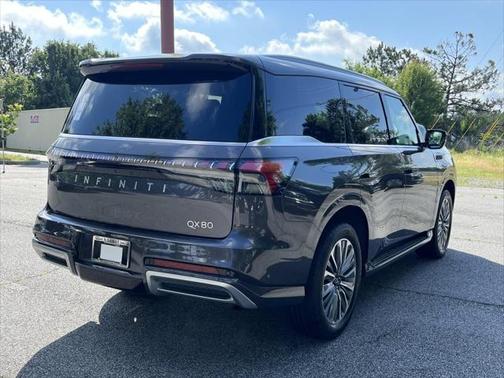2025 INFINITI QX80 Luxe