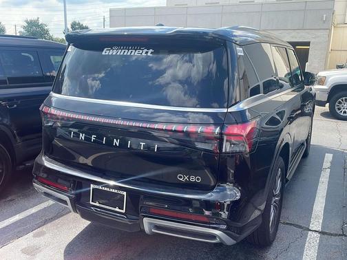 2025 INFINITI QX80 Luxe
