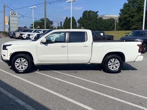 2024 Nissan Frontier SV