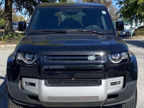 2025 Land Rover Defender 110 P300