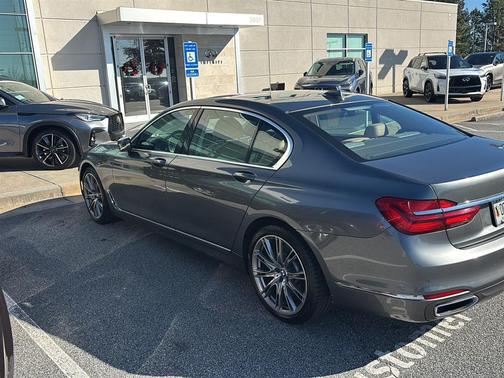 2019 BMW 740 740i