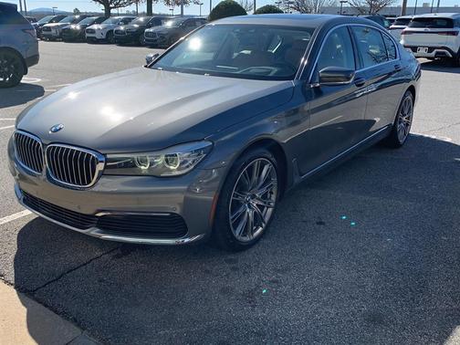 2019 BMW 740 740i