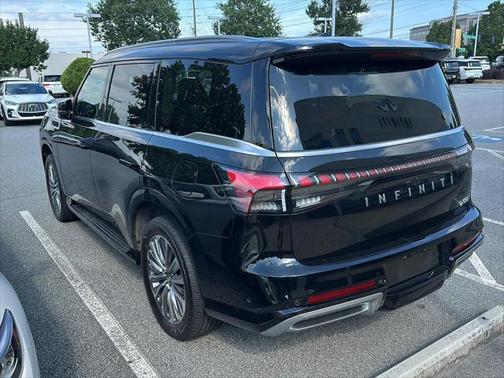 2025 INFINITI QX80 Luxe