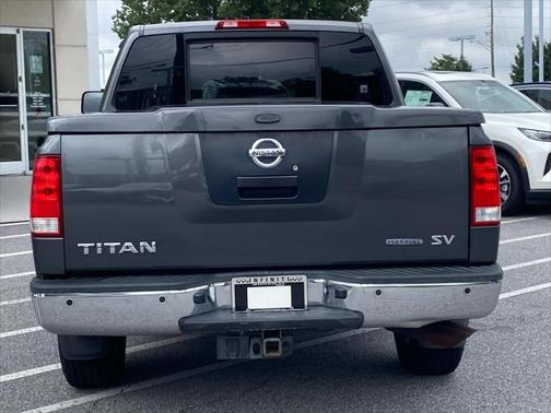 2011 Nissan Titan SV