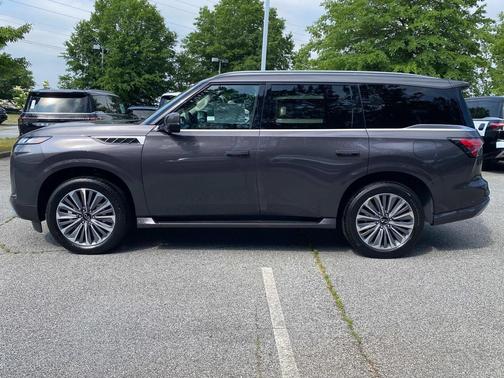 2025 INFINITI QX80 Luxe