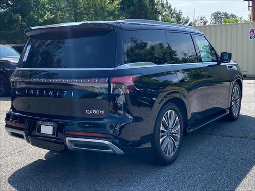 2025 INFINITI QX80 Luxe