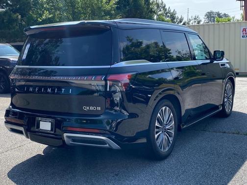 2025 INFINITI QX80 Luxe
