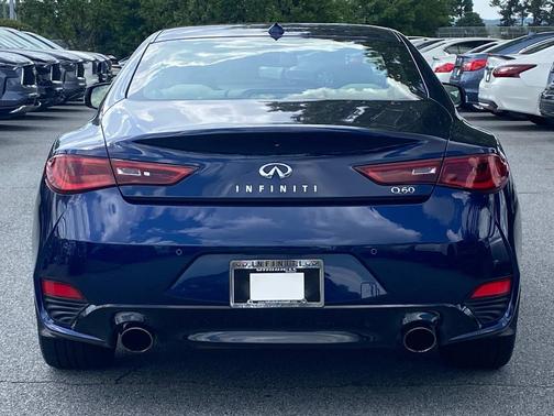 2022 INFINITI Q60 LUXE