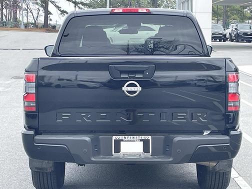 Super Black 2025 Nissan Frontier SV