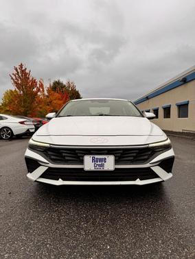 2024 Hyundai ELANTRA SE
