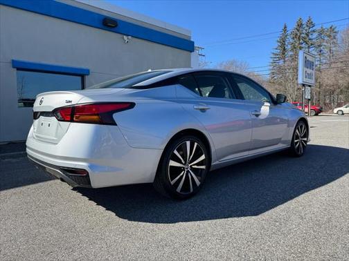 2022 Nissan Altima SR FWD