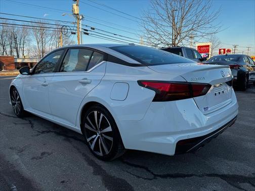 2022 Nissan Altima SR FWD