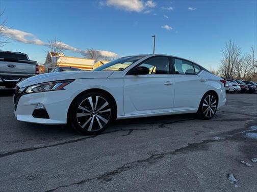 2022 Nissan Altima SR FWD