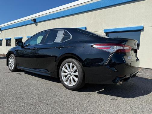 Midnight Black Metallic/Wind Chill 2018 Toyota Camry XSE