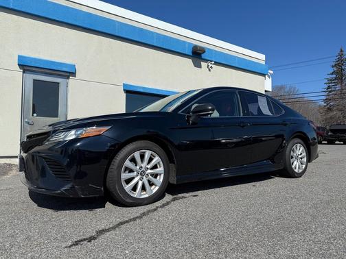 Midnight Black Metallic/Wind Chill 2018 Toyota Camry XSE