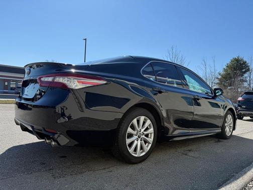 Midnight Black Metallic/Wind Chill 2018 Toyota Camry XSE
