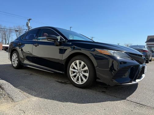 Midnight Black Metallic/Wind Chill 2018 Toyota Camry XSE