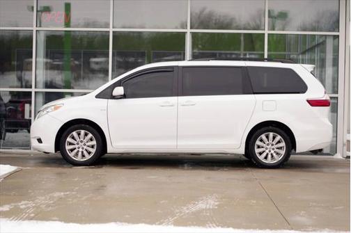 2017 Toyota Sienna LE