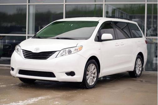 2017 Toyota Sienna LE