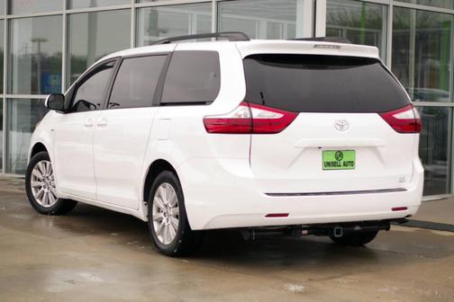 2017 Toyota Sienna LE