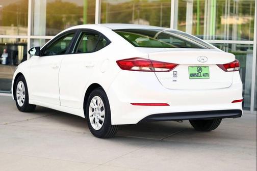 2018 Hyundai ELANTRA SE