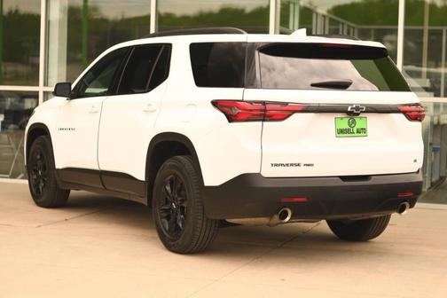 White 2022 Chevrolet Traverse LT Cloth